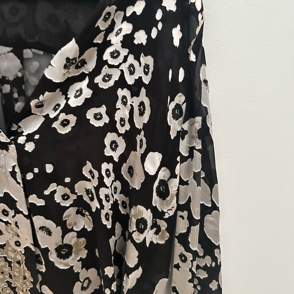 Alice + Olivia Black and Cream Floral Blouse - Picture 4 of 9